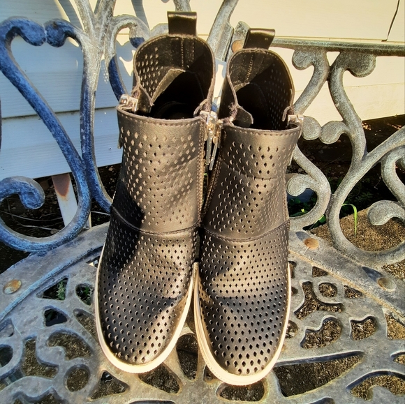Steve Madden Black Holes Boots Sz - Picture 3 of 11